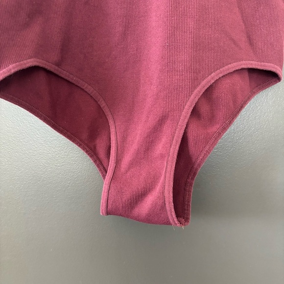 Free People Move Along Bodysuit Burgundy/Wine Ribbed V Neck FP Intimately Size M - Picture 5 of 7